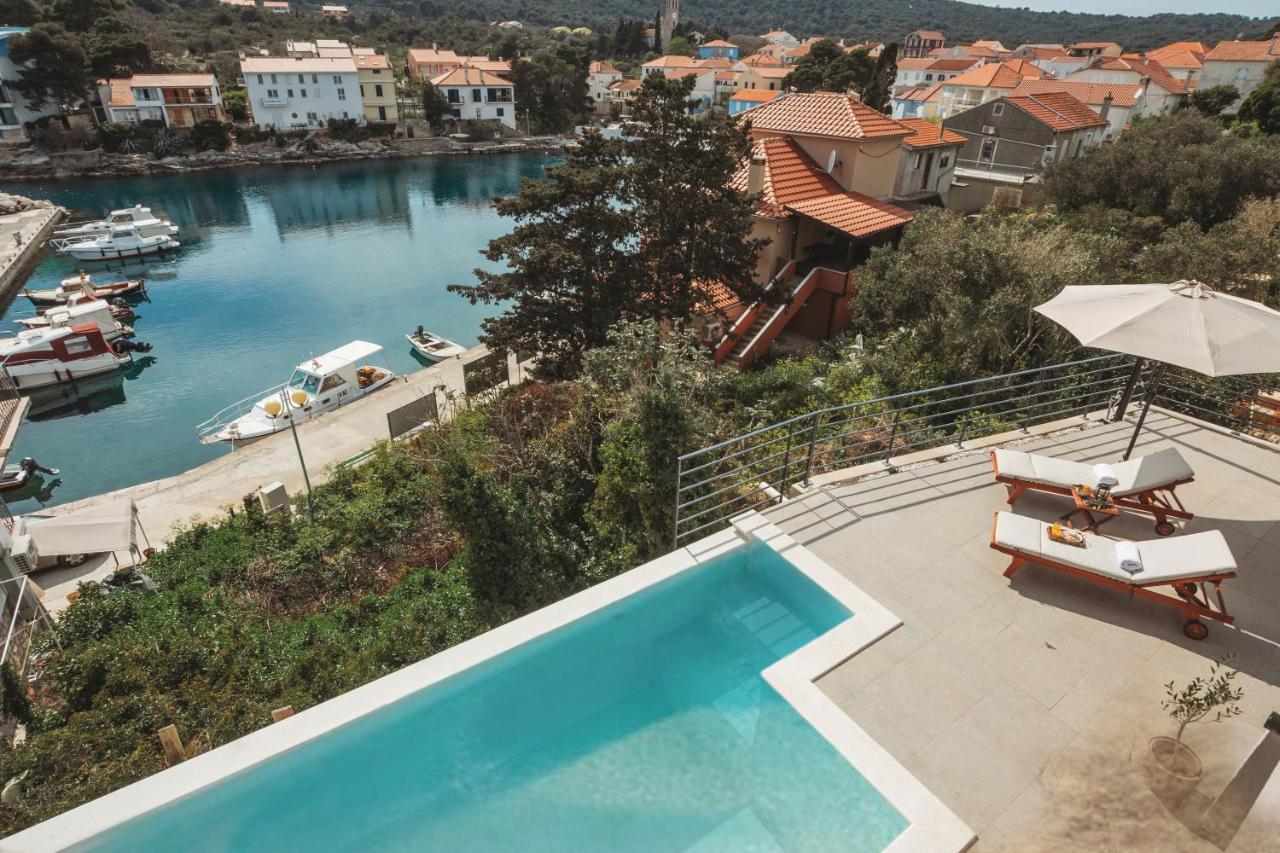 Sol Luxury Near The With Shared Heated Pool Appartement *